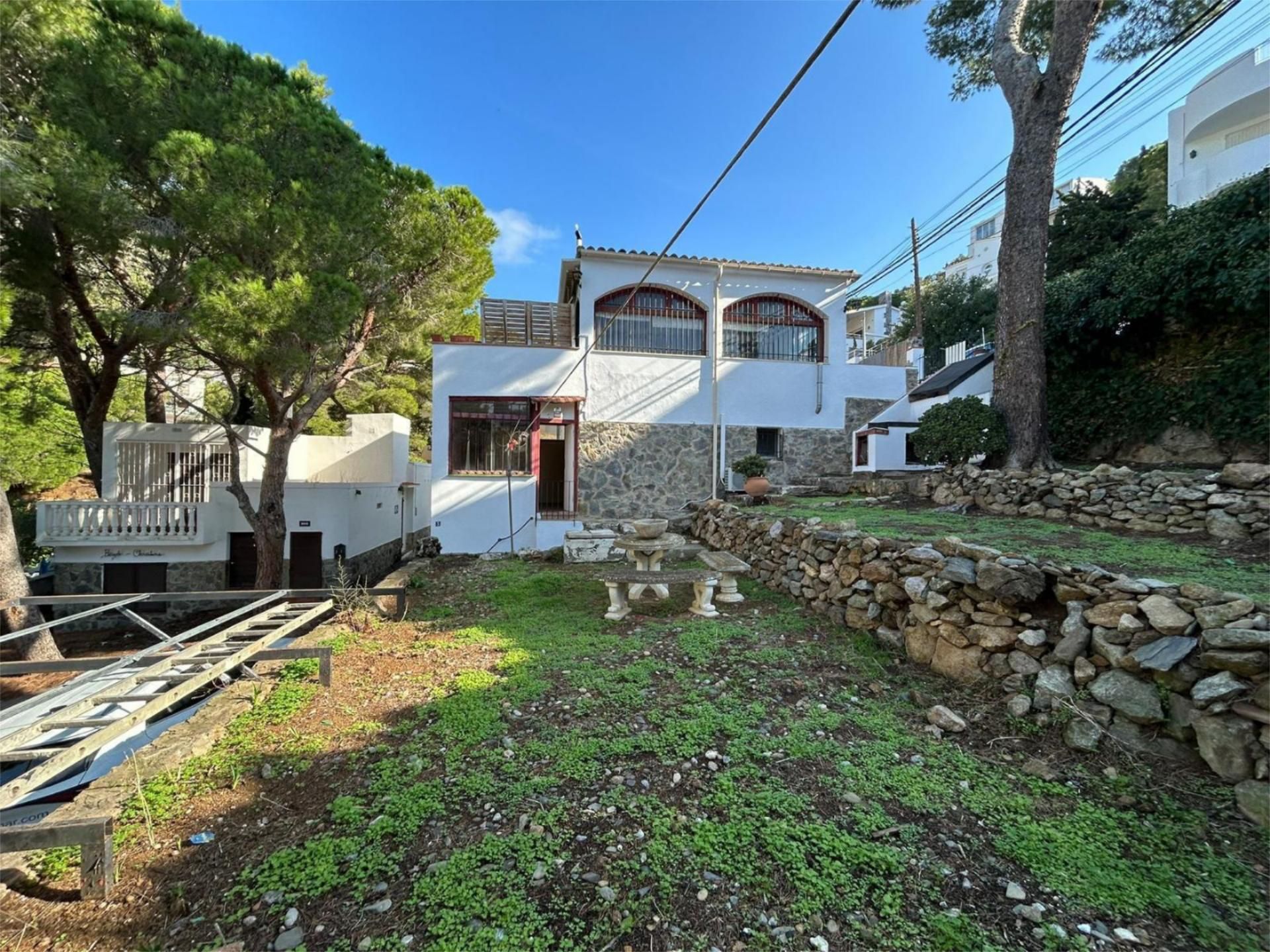 Exterior view of Single-family semi-detached for sale in Roses  with Air Conditioner and Terrace
