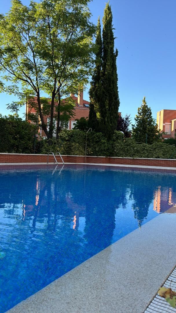 Piscina de Pis de lloguer en Villaviciosa de Odón amb Aire condicionat