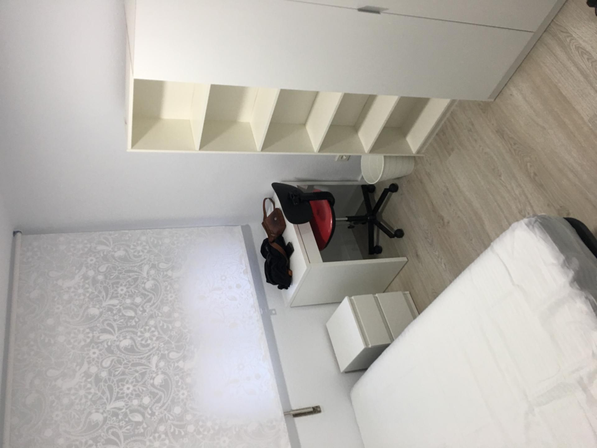 Bedroom of Flat to share in Salamanca Capital  with Heating, Parquet flooring and Furnished