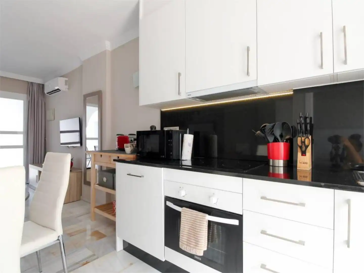 Planta baja de alquiler en Avenida Alpandeire, 44, Reserva de Marbella Cocina de Planta baja de alquiler en Marbella con Aire acondicionado, Calefacción y Parquet