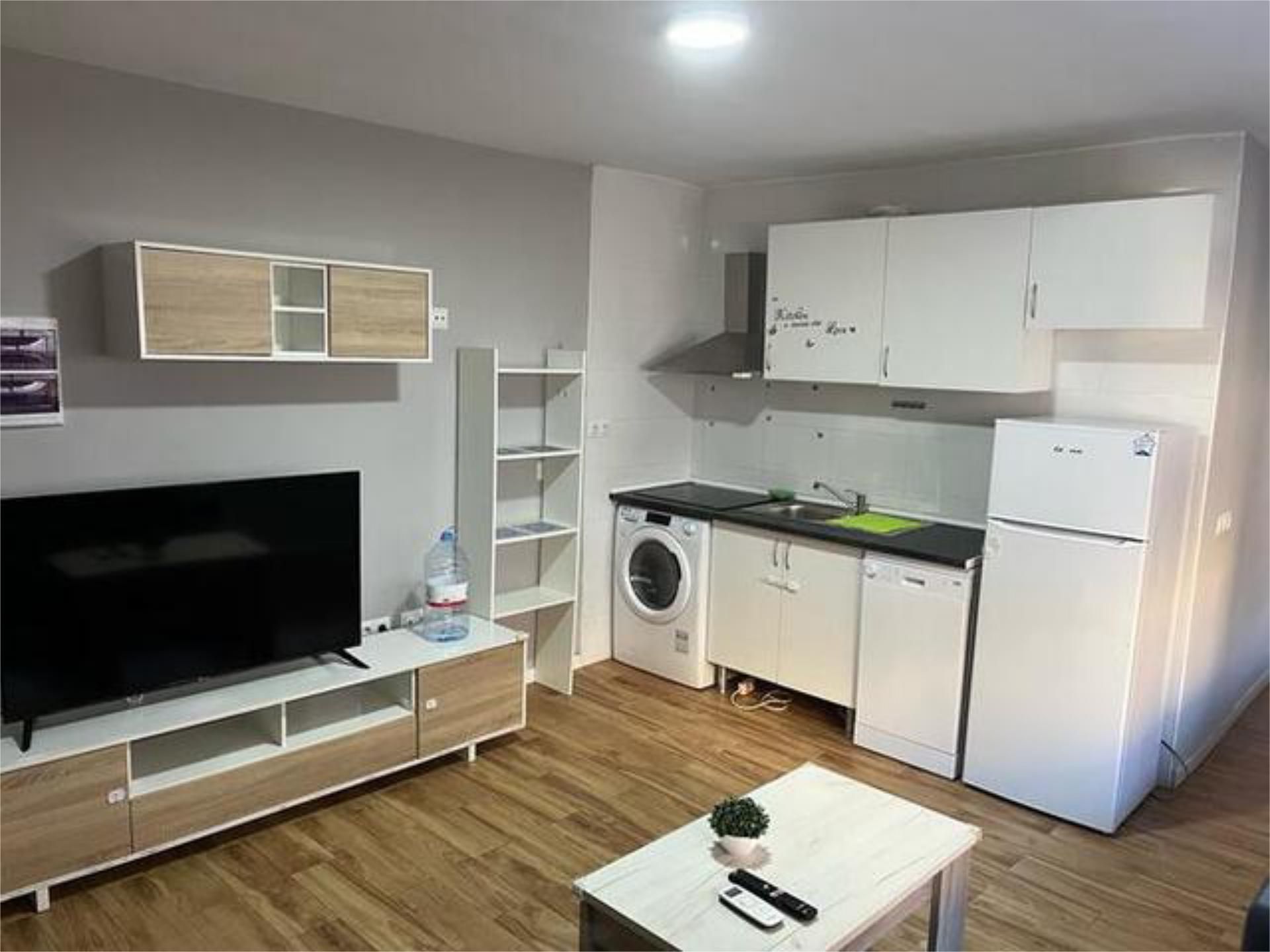 Apartament de lloguer a Los Ángeles - Cruz de Caravaca Cuina de Apartament de lloguer en Almería Capital amb Calefacció i Moblat