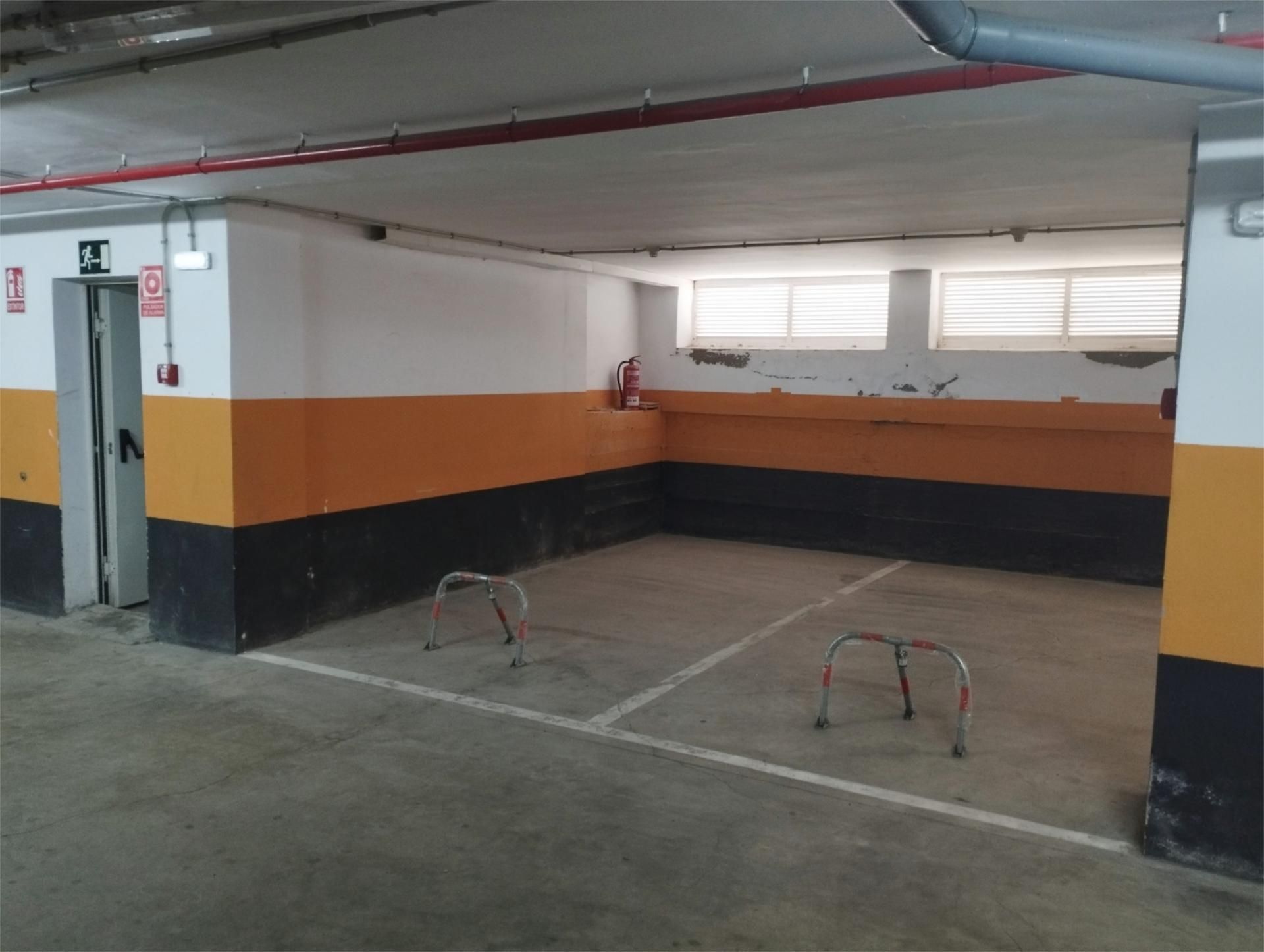 Parkplatz von Garage miete in Vera