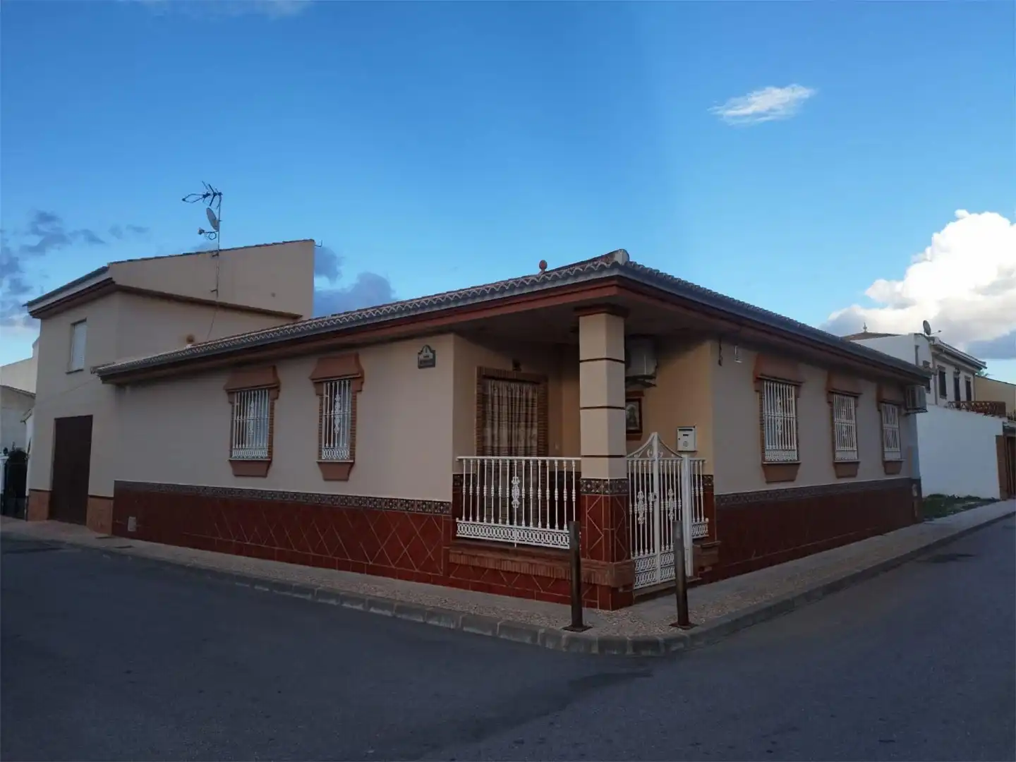 Houses for sale in Calle Real, 40, Láchar Exterior view of Houses for sale in Láchar with Air Conditioner
