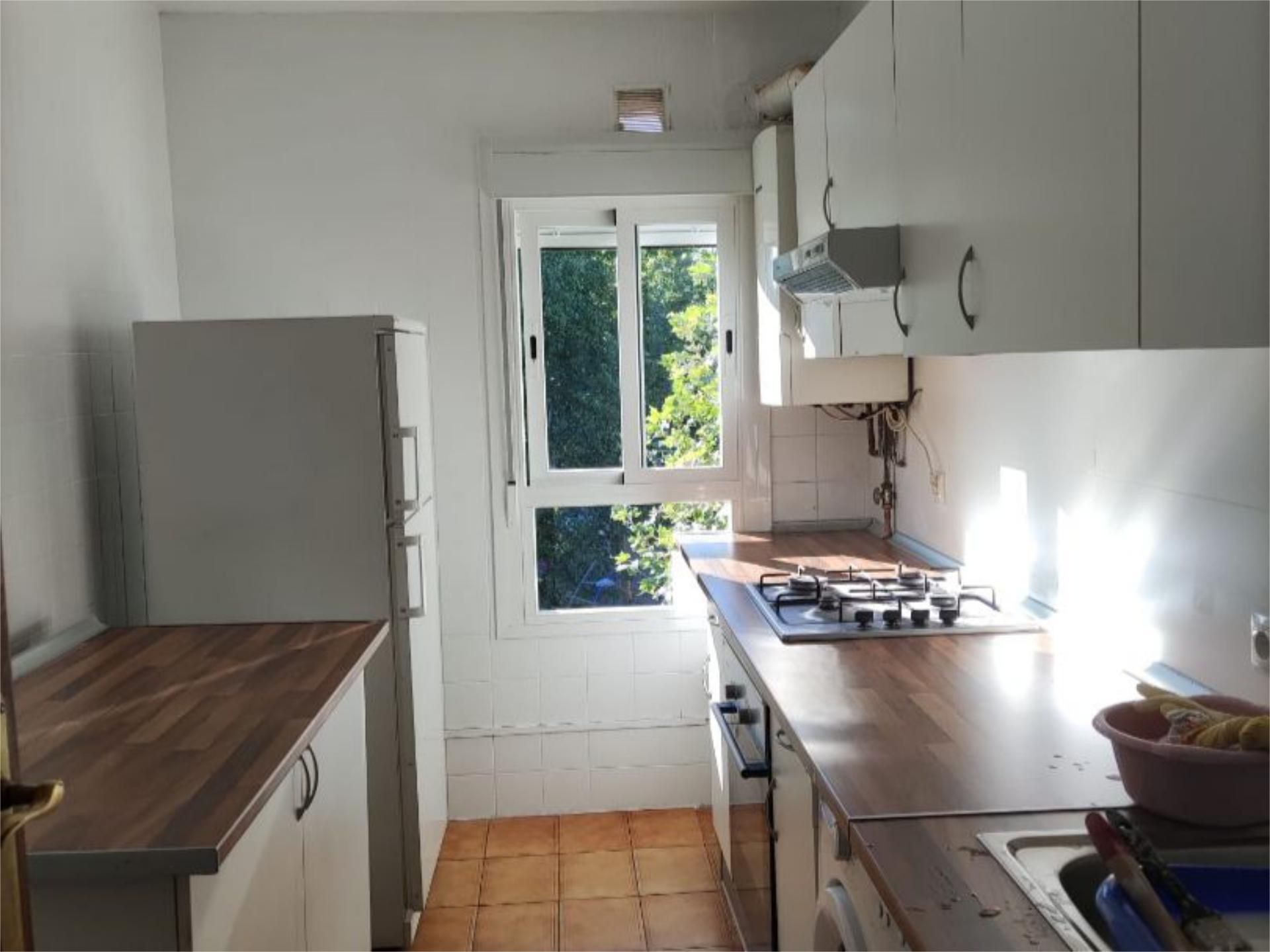 Pis en venda a Avenida de Fuenlabrada, 101, Descubridores - Escritores Cuina de Pis en venda en Leganés amb Balcó