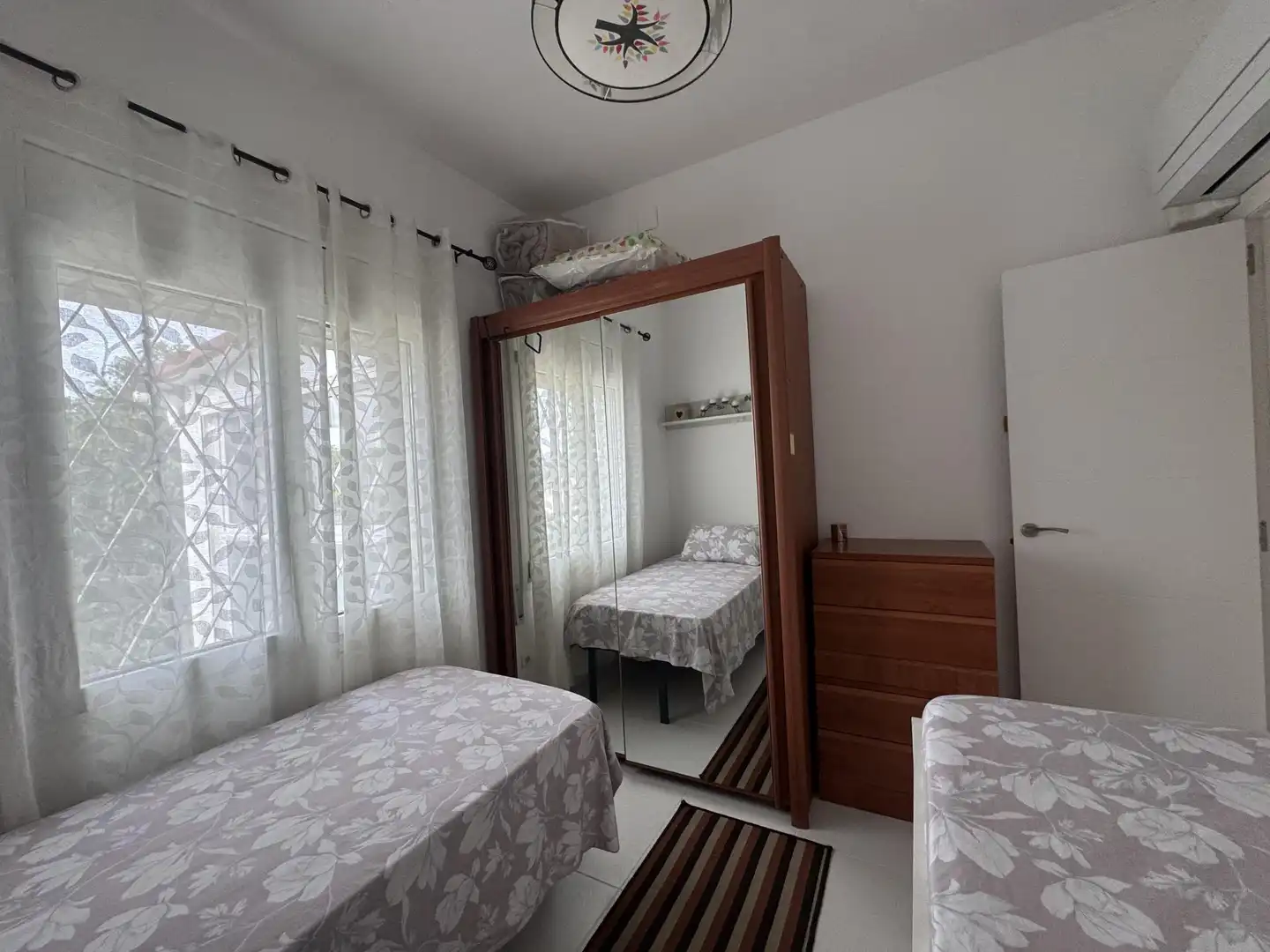Casa o xalet en venda a Carrer del Bosc Gran, 32, Pla de Maset - Cap de Salou Dormitori de Casa o xalet en venda en Salou amb Aire condicionat, Calefacció i Jardí privat