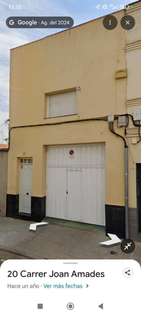 Aparcament de Casa adosada en venda en Barberà del Vallès