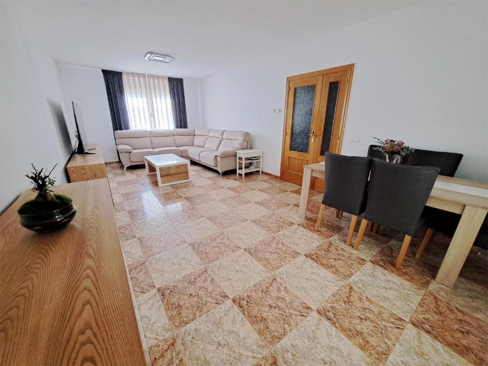 Casa adosada en venda a Calle Almería, 23, Sonseca Sala d'estar de Casa adosada en venda en Sonseca amb Aire condicionat, Terrassa i Balcó