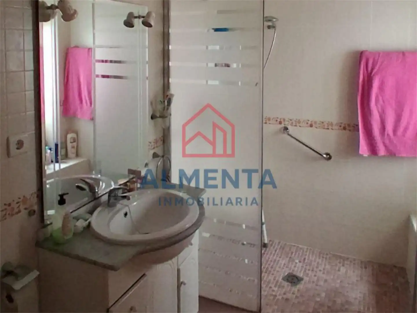 Houses for sale in Calle Vicente Aleixandre, 9, Las Cabezas de San Juan Bathroom of Houses for sale in Las Cabezas de San Juan