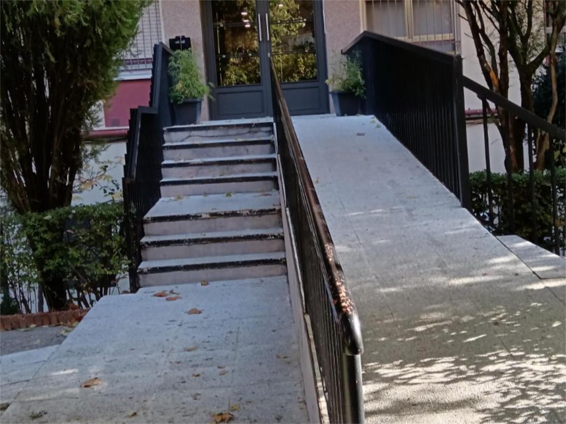 Vista exterior de Piso en venta en  Madrid Capital con Calefacción y Videoportero