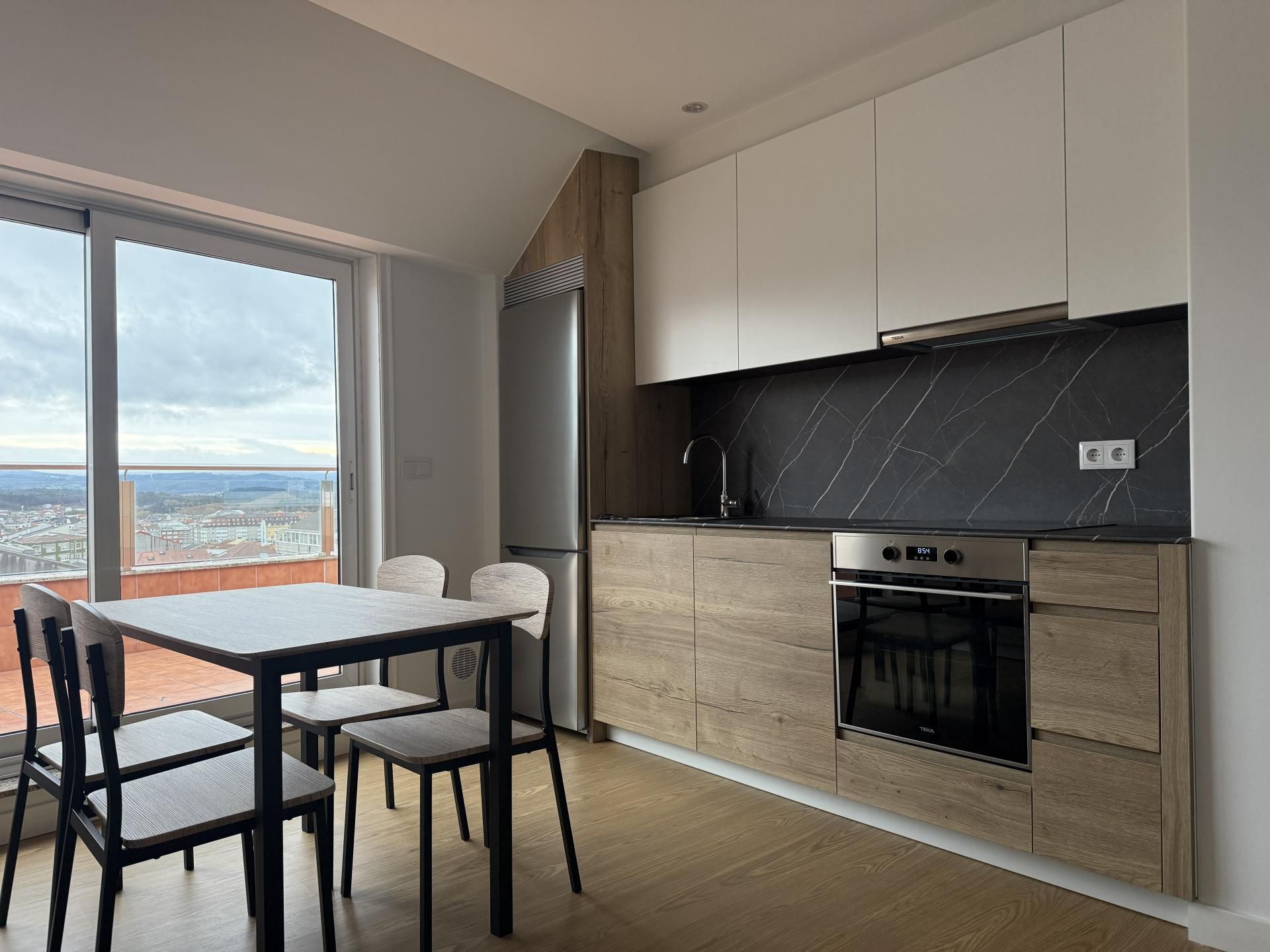 Cuina de Pis de lloguer en Carballo amb Aire condicionat, Calefacció i Parquet