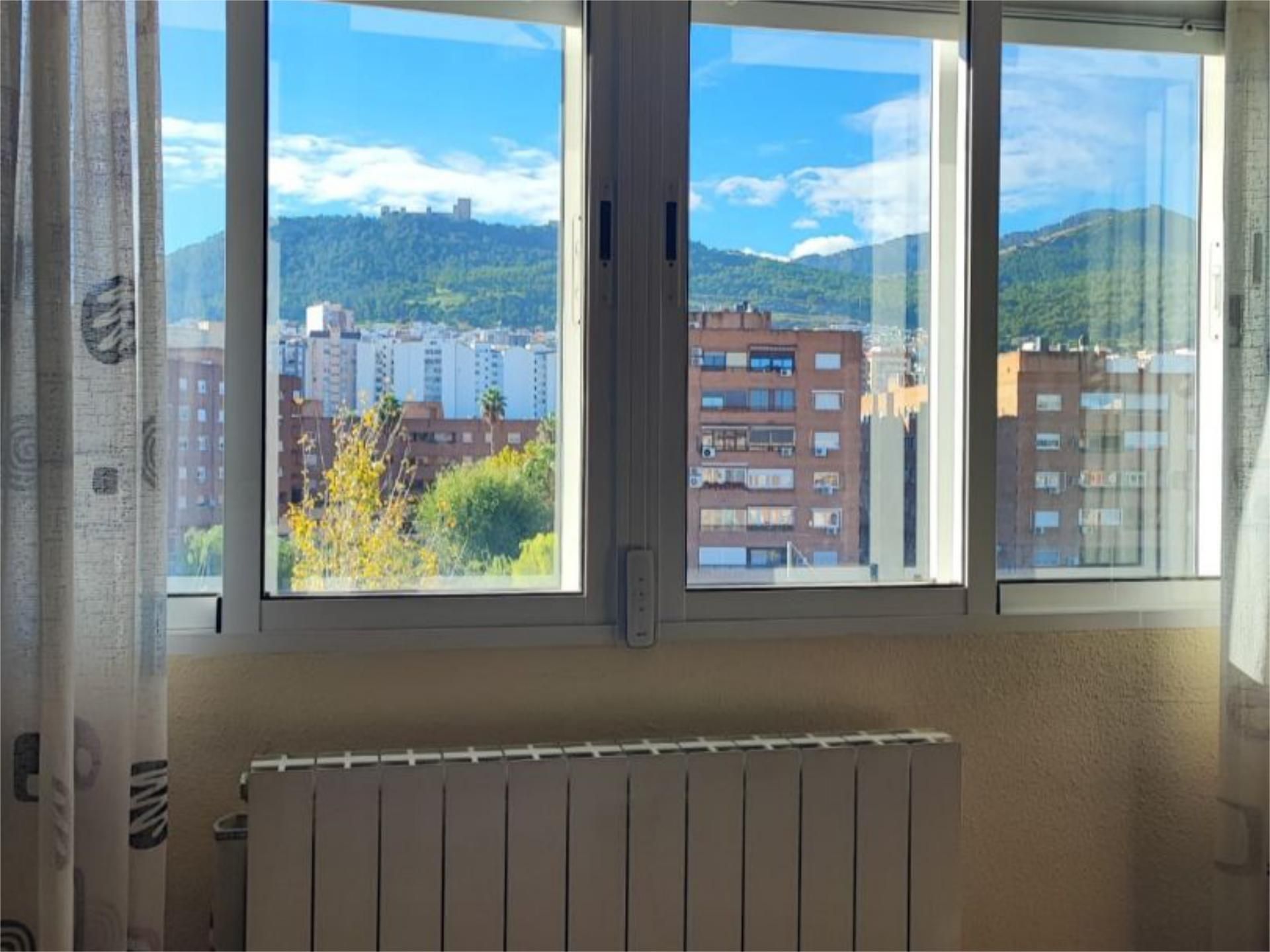 Bedroom of Flat to rent in  Jaén Capital