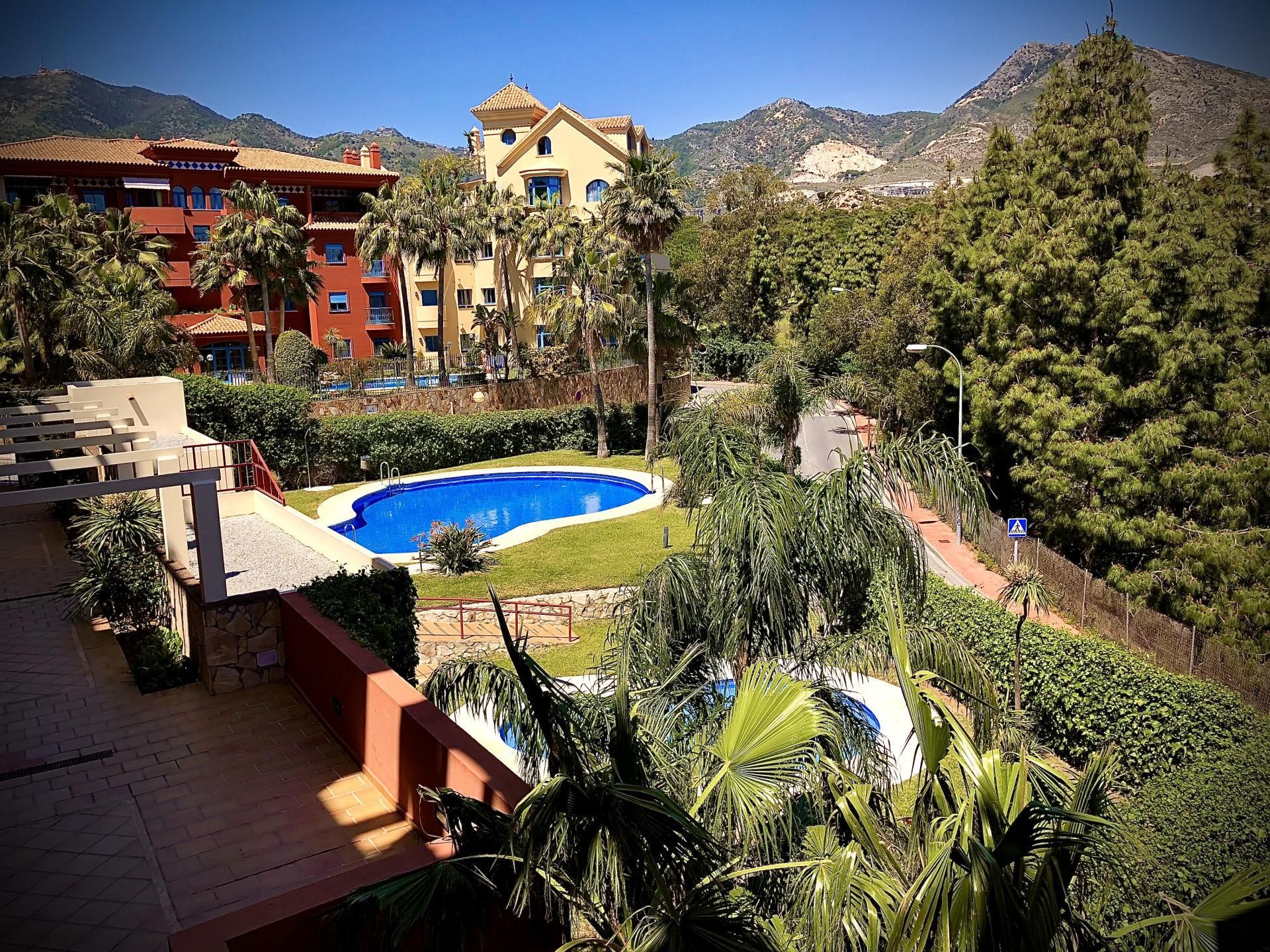 Piso de alquiler en Calle Vela, 17, Zona Centro Comercial Torrequebrada Jardín de Piso de alquiler en Benalmádena con Aire acondicionado, Terraza y Piscina