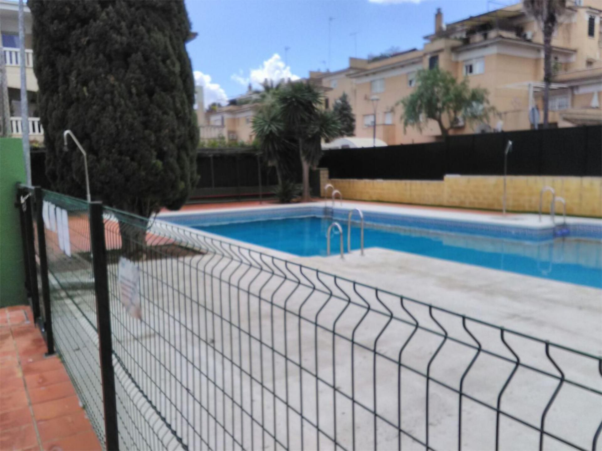 Swimming pool of Flat to rent in Tomares  with Air Conditioner, Terrace and Swimming Pool