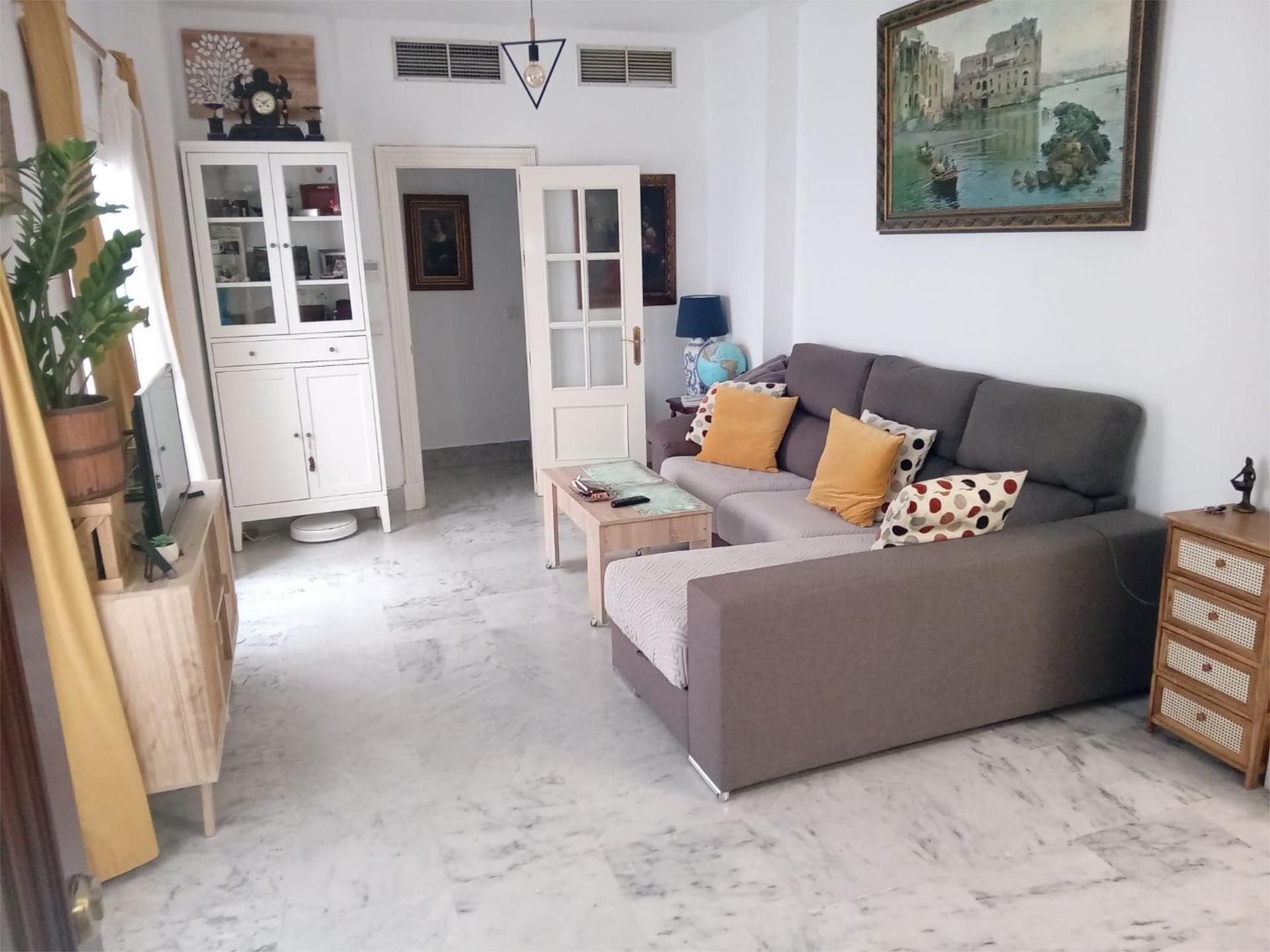 Pis de lloguer a Calle Buenos Aires, 15, Alameda - Mentidero - Teatro Falla Sala d'estar de Pis de lloguer en Cádiz Capital amb Aire condicionat, Calefacció i Moblat