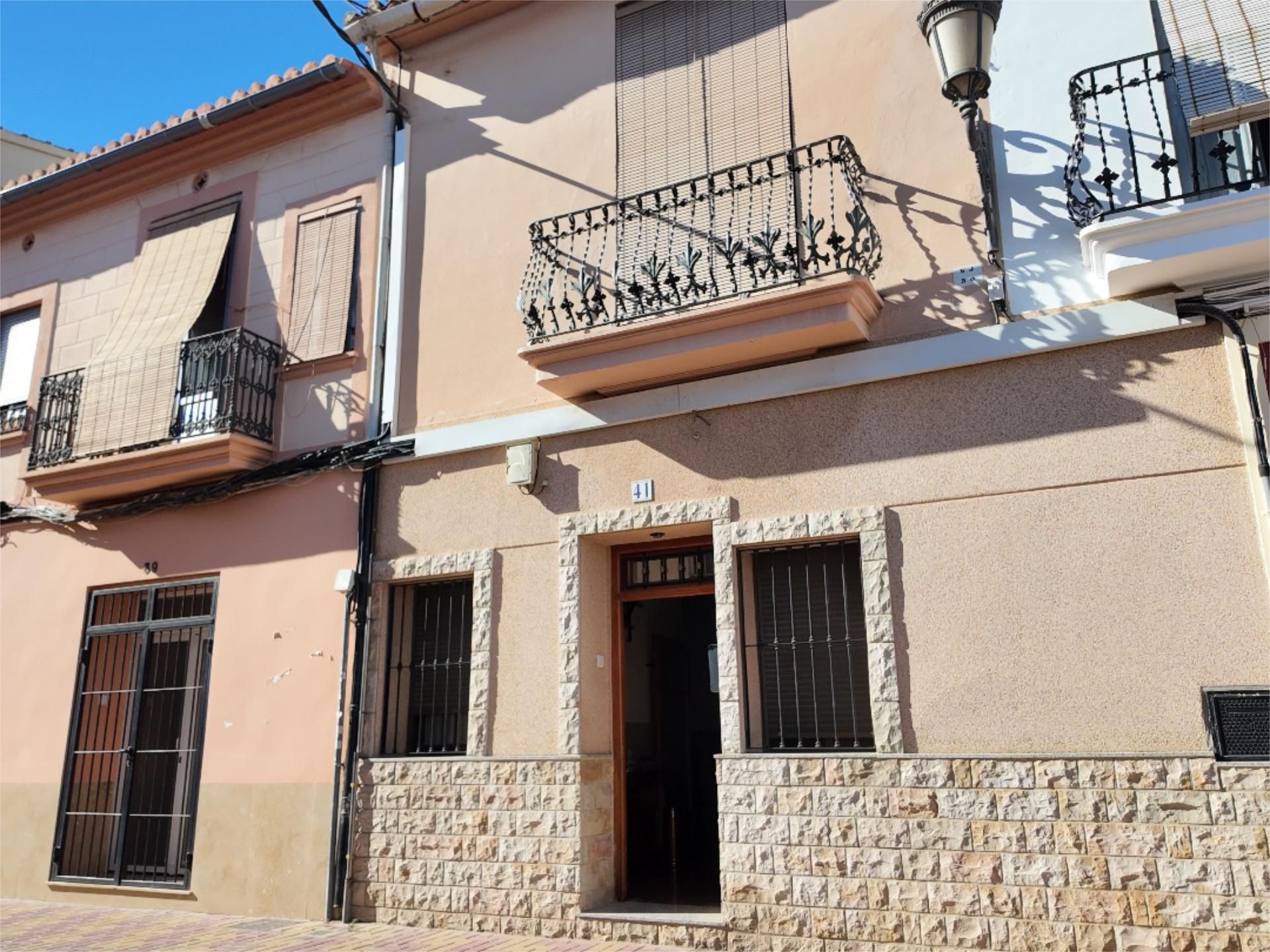 Exterior view of Single-family semi-detached for sale in Burjassot  with Air Conditioner, Heating and Terrace