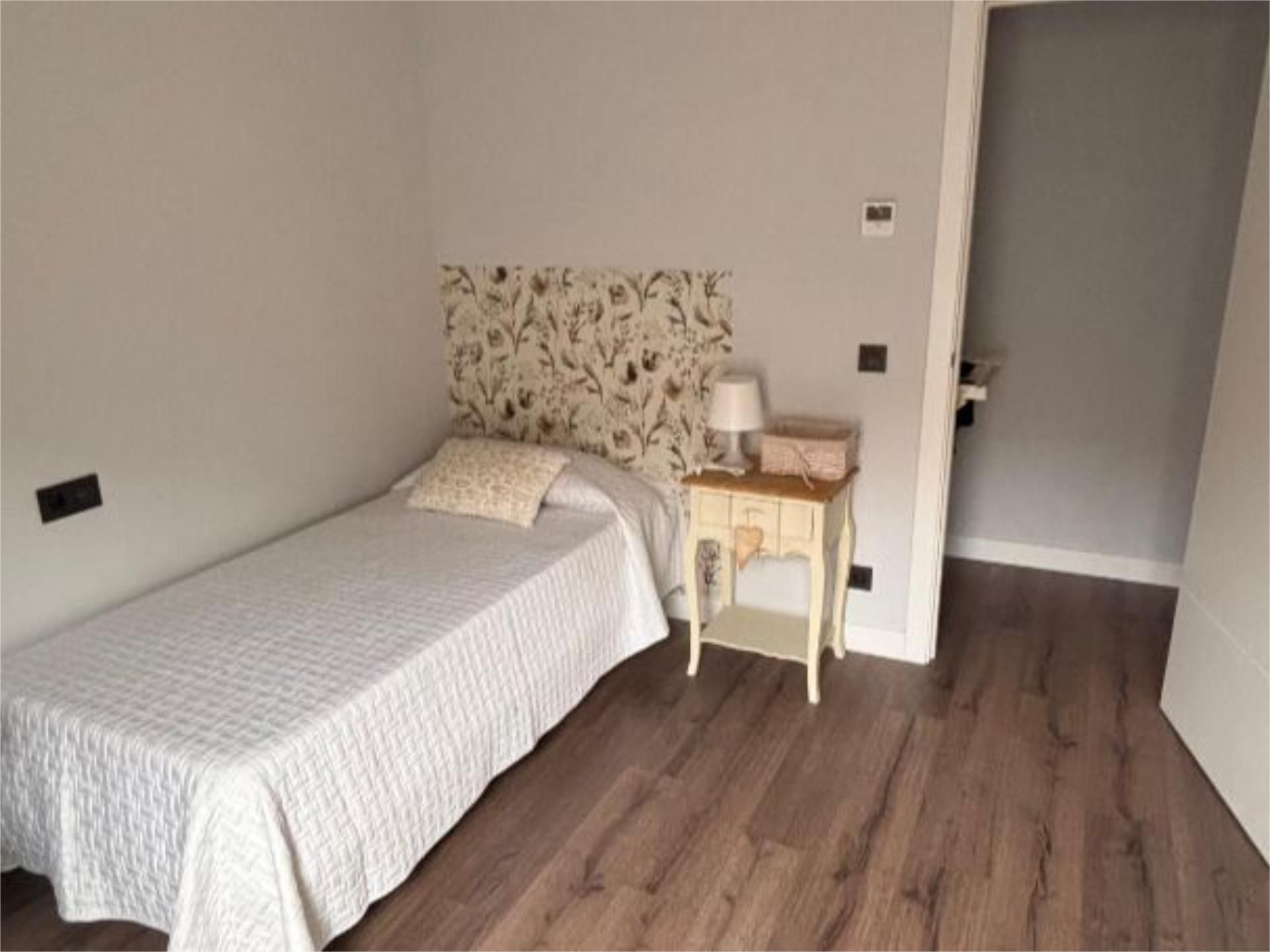 Pis per a compartir a Calle de Cabrahigos, 2, Santa Bárbara Dormitori de Pis per a compartir en Toledo Capital amb Aire condicionat, Calefacció i Parquet