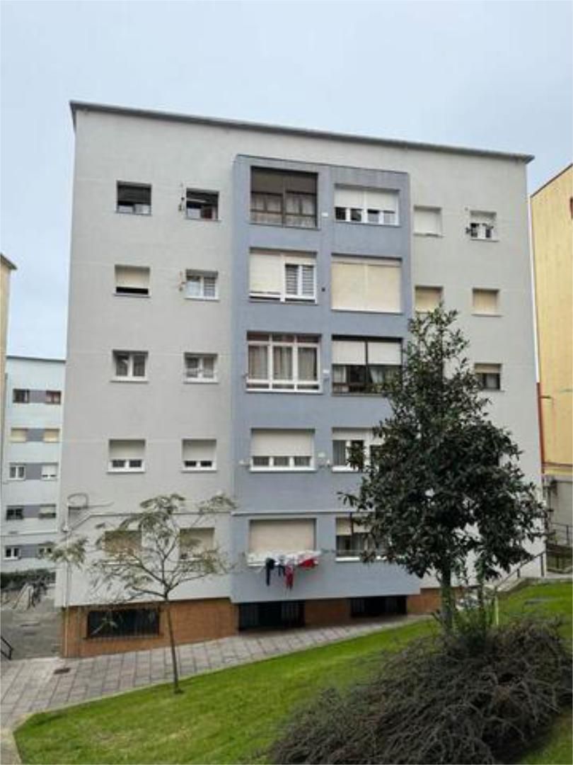 Piso en venta en Los Castros Vista exterior de Piso en venta en Santander con Calefacción y Amueblado
