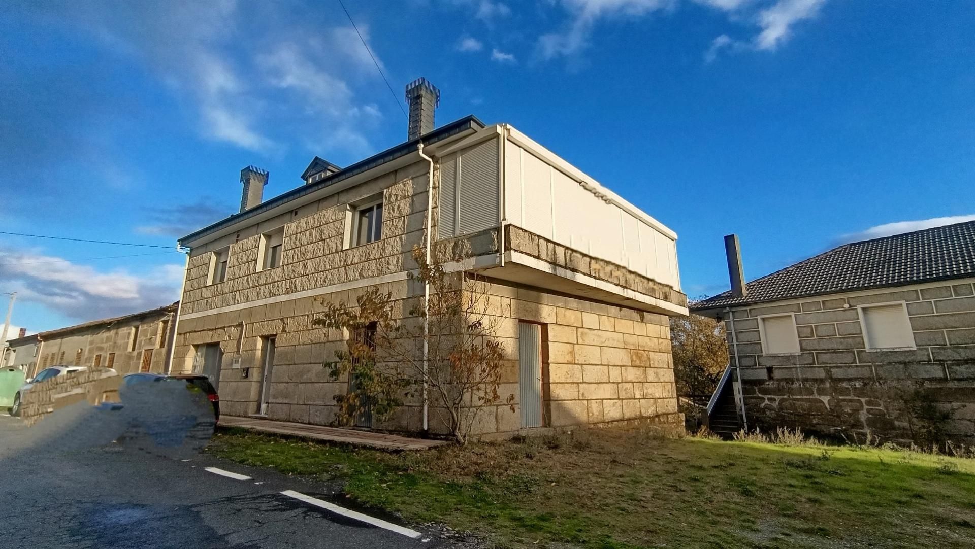 Vista exterior de Casa adosada en venda en Bande amb Calefacció, Jardí privat i Parquet