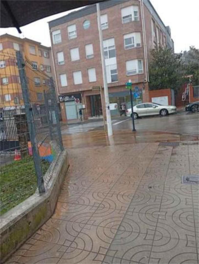Pis en venda a Tanos Vista exterior de Pis en venda en Torrelavega amb Calefacció i Moblat
