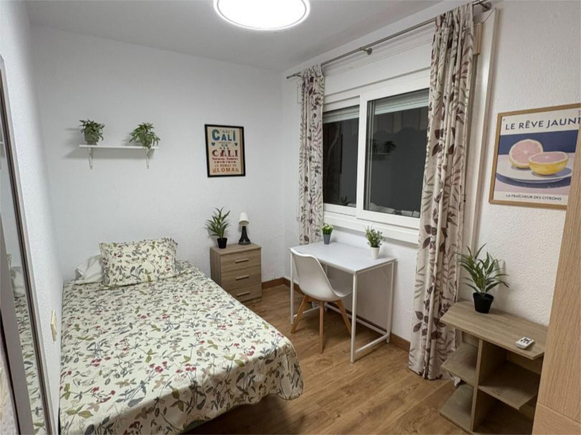 Flat to share in Calle Ramos, 10, Plaza de Toros - Santa Rita Bedroom of Flat to share in Almería Capital with Air Conditioner, Parquet flooring and Terrace