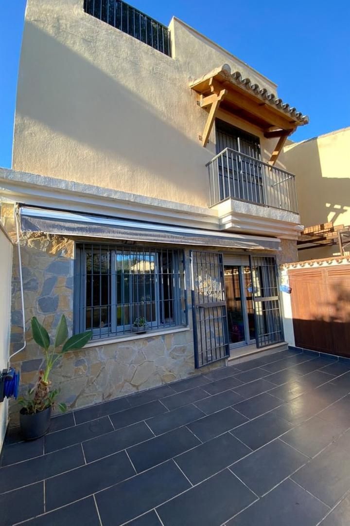 Vista exterior de Casa adosada en venta en Málaga Capital con Aire acondicionado, Terraza y Balcón