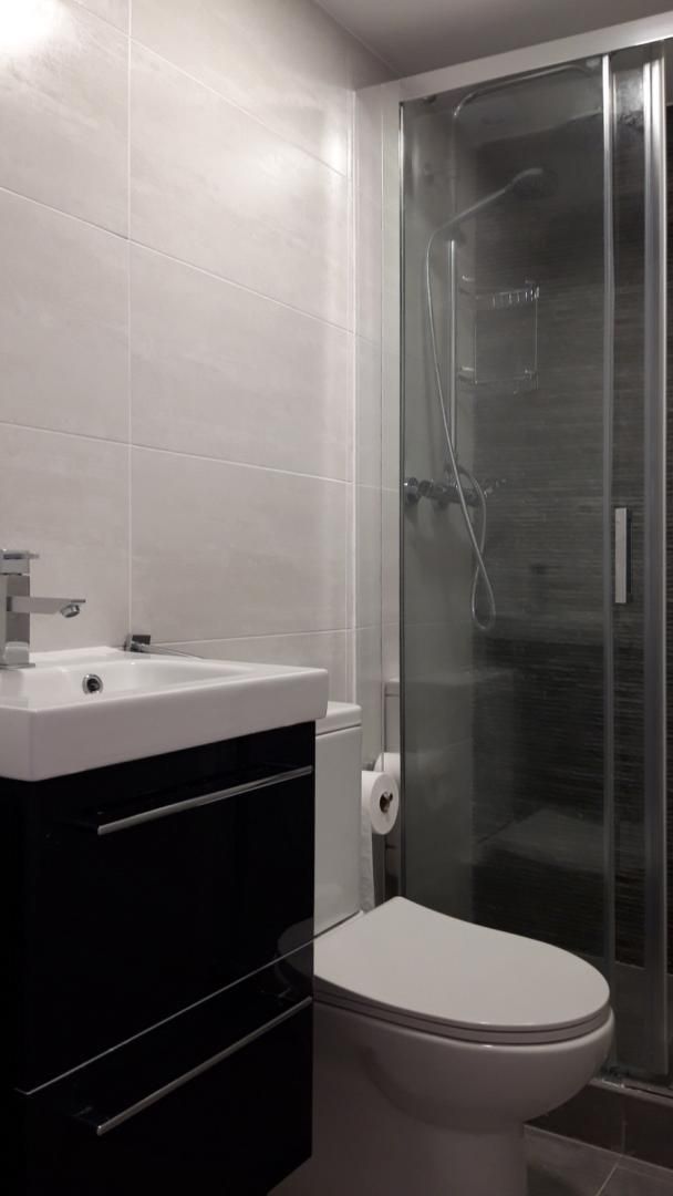 Pis de lloguer a Calle de Santiago el Verde, 15, Embajadores - Lavapiés Bany de Pis de lloguer en Madrid Capital amb Aire condicionat, Calefacció i Moblat