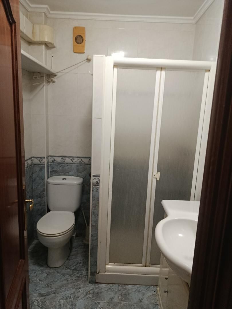 Bathroom of Apartment to rent in Zierbena