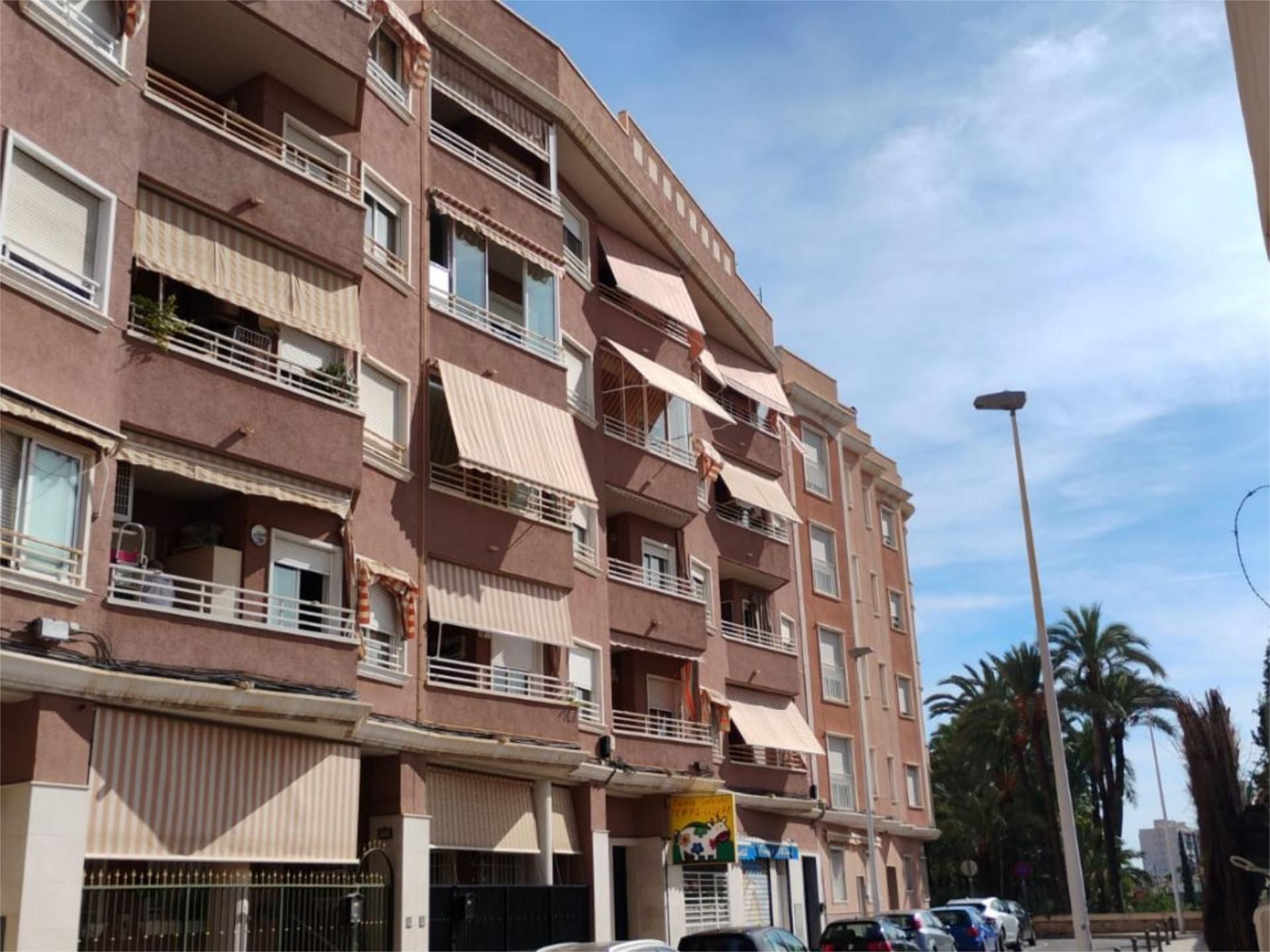 Vista exterior de Pis en venda en Elche / Elx amb Aire condicionat i Balcó