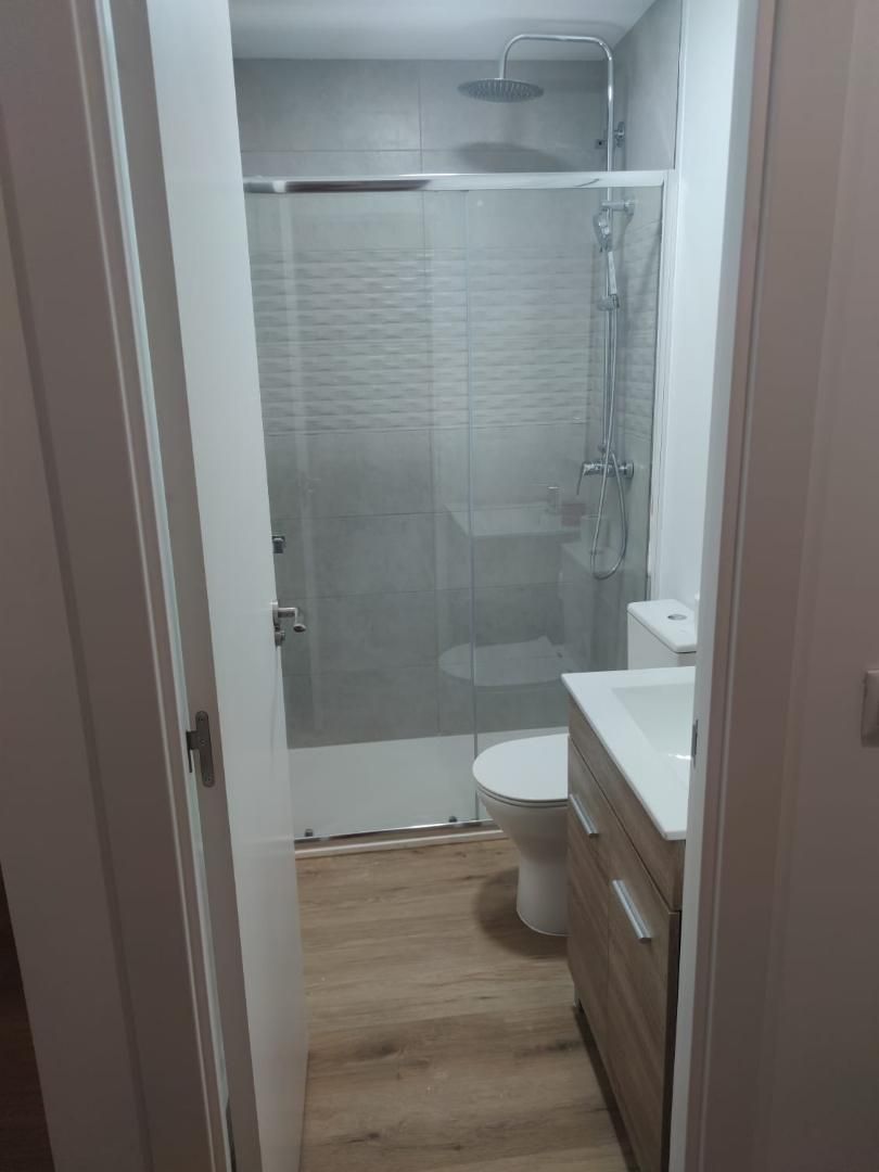 Bathroom of Study to rent in Vigo   with Air Conditioner, Parquet flooring and Furnished