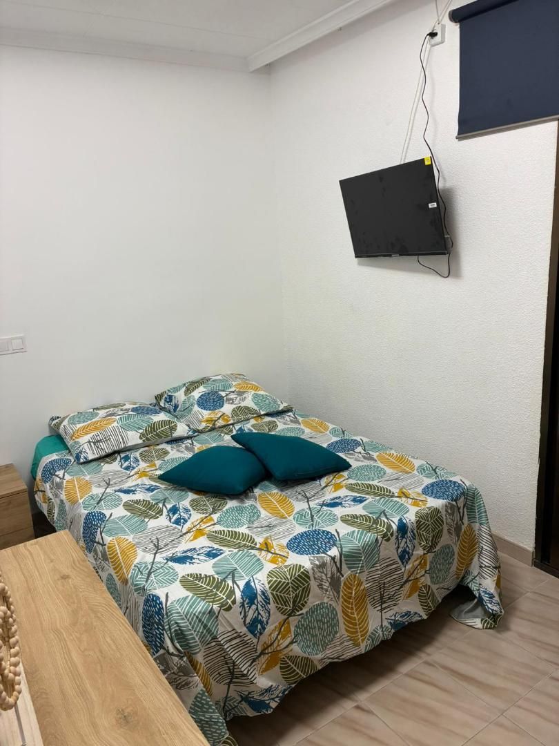 Dormitori de Pis per a compartir en Benidorm amb Terrassa, Moblat i Rentadora