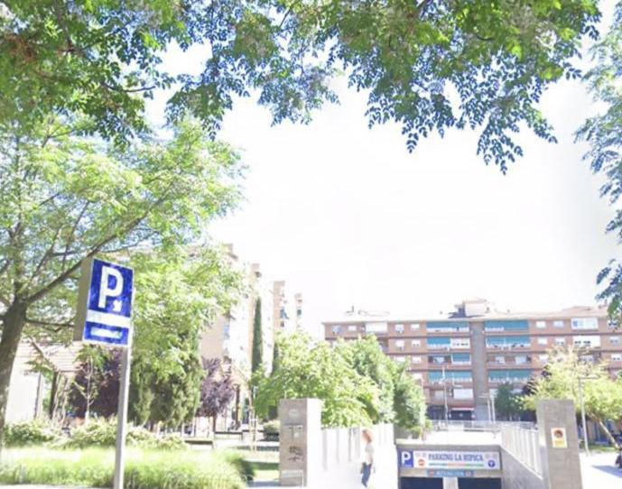 Garage to rent in Calle Fontiveros, 21, Barrio de Zaidín, Granada - image 1 Photo 1 of Garage to rent in Calle Fontiveros, 21, Barrio de Zaidín, Granada