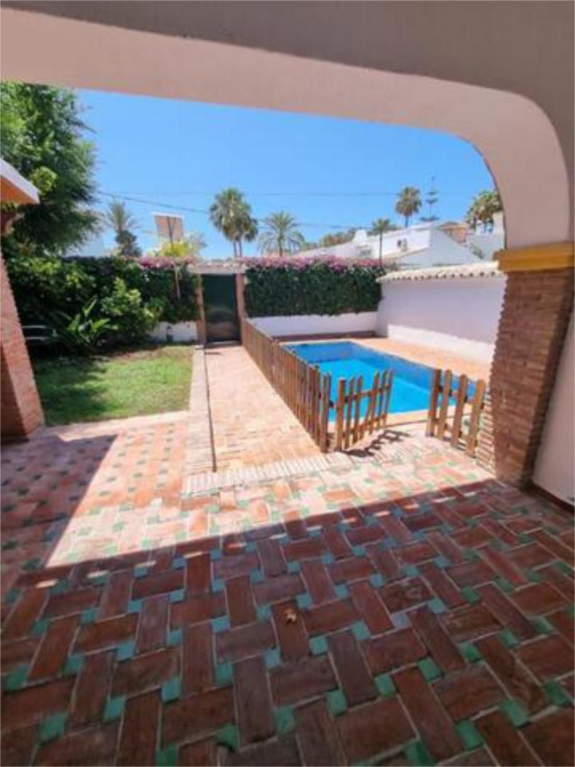 Single-family semi-detached to rent in Las Lomas de Río Verde