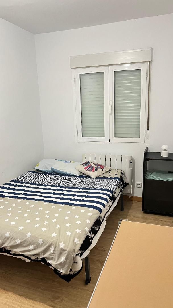 Pis per a compartir a Calle de la Virgen del Rosario, El Álamo Dormitori de Pis per a compartir en El Álamo amb Calefacció, Parquet i Moblat