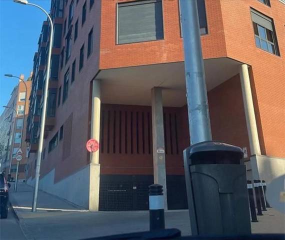 Garaje en Alquiler en Calle de Barrilero, 10 en Adelfas