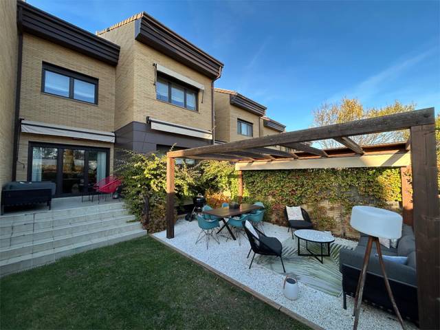 Piso en Venta en Calle Cabo de Peñas, 6 en El Pastel