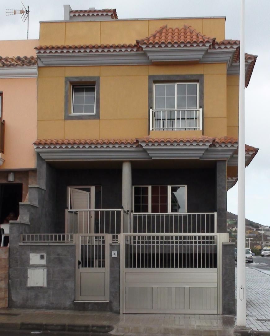 Single-family semi-detached for sale in Calle de Moneiba, 38, Cruce de Arinaga Exterior view of Single-family semi-detached for sale in Agüimes with Air Conditioner and Terrace