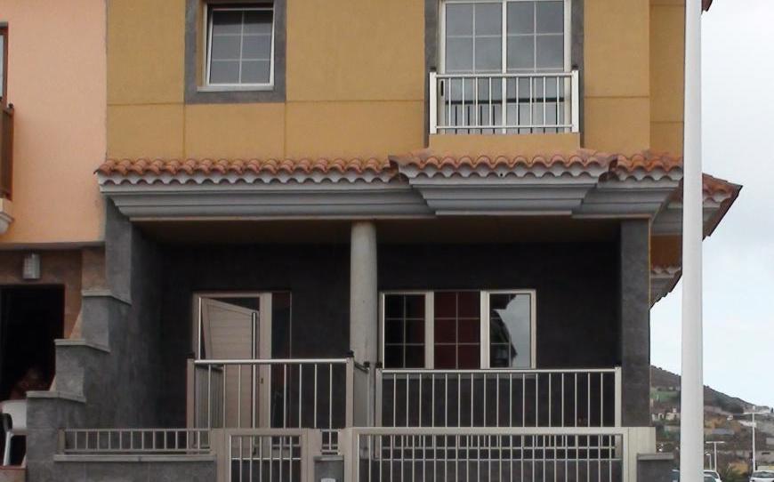 Single-family semi-detached for sale in Calle de Moneiba, 38, Cruce de Arinaga, Las Palmas - image 1 Photo 1 of Single-family semi-detached for sale in Calle de Moneiba, 38, Cruce de Arinaga, Las Palmas