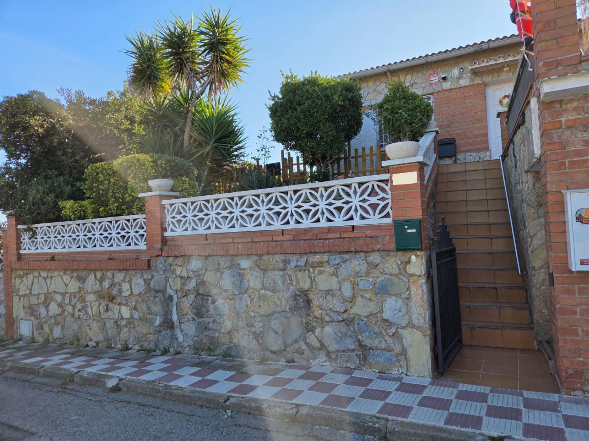 Casa o chalet en venta en Avinguda de Roger de Llúria, 1, Can Rial Vista exterior de Casa o chalet en venta en Esparreguera con Aire acondicionado, Terraza y Piscina