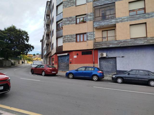 Local comercial en Venta en Calle el Rebollal, 28 en La Pola Siero