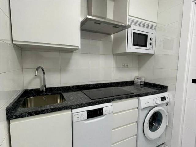 Piso en Alquiler en Calle de Santo Tirso, 10 en El Ejido - Santa Ana