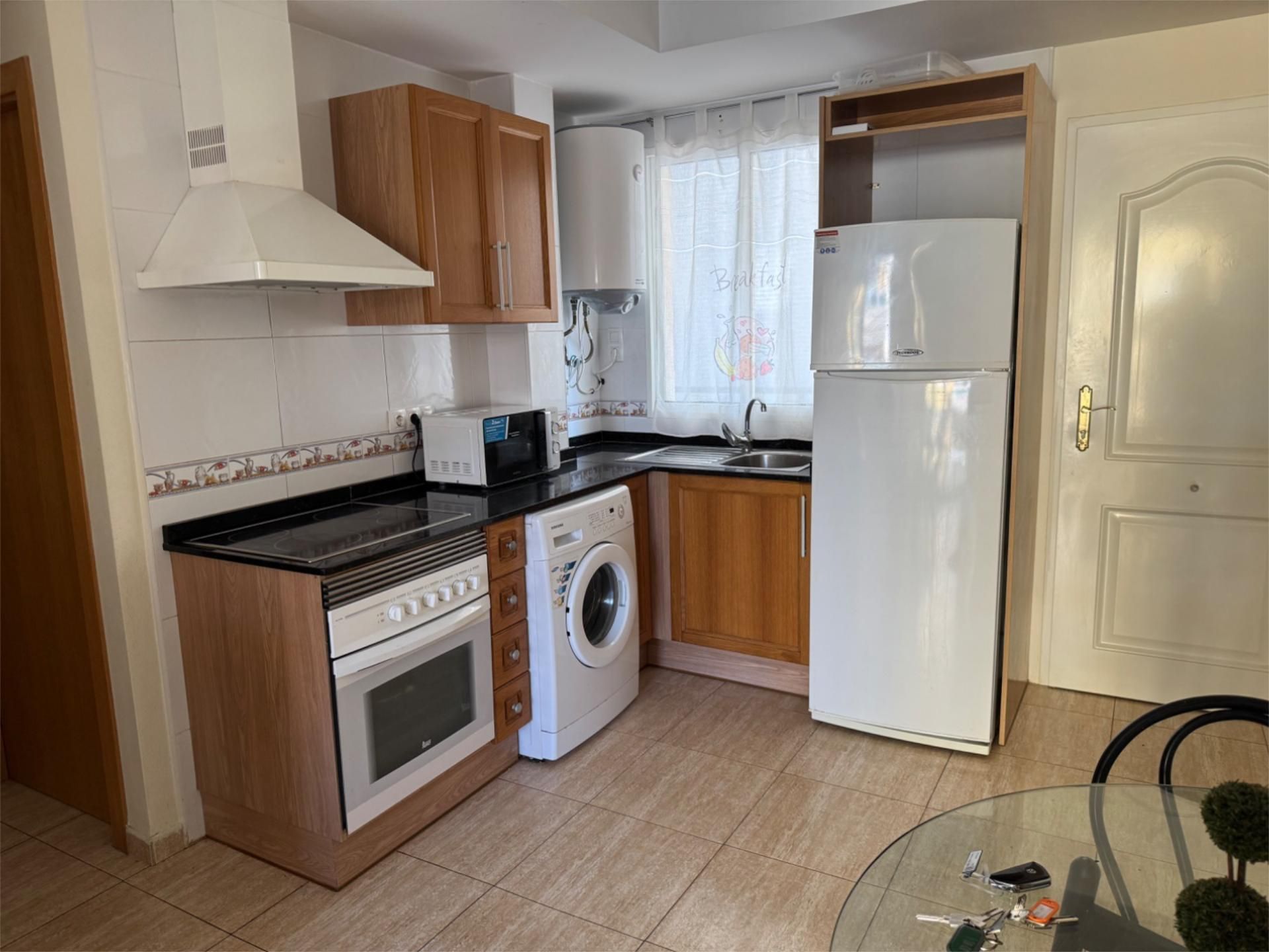 Cuina de Apartament de lloguer en Moncofa amb Terrassa, Piscina i Moblat