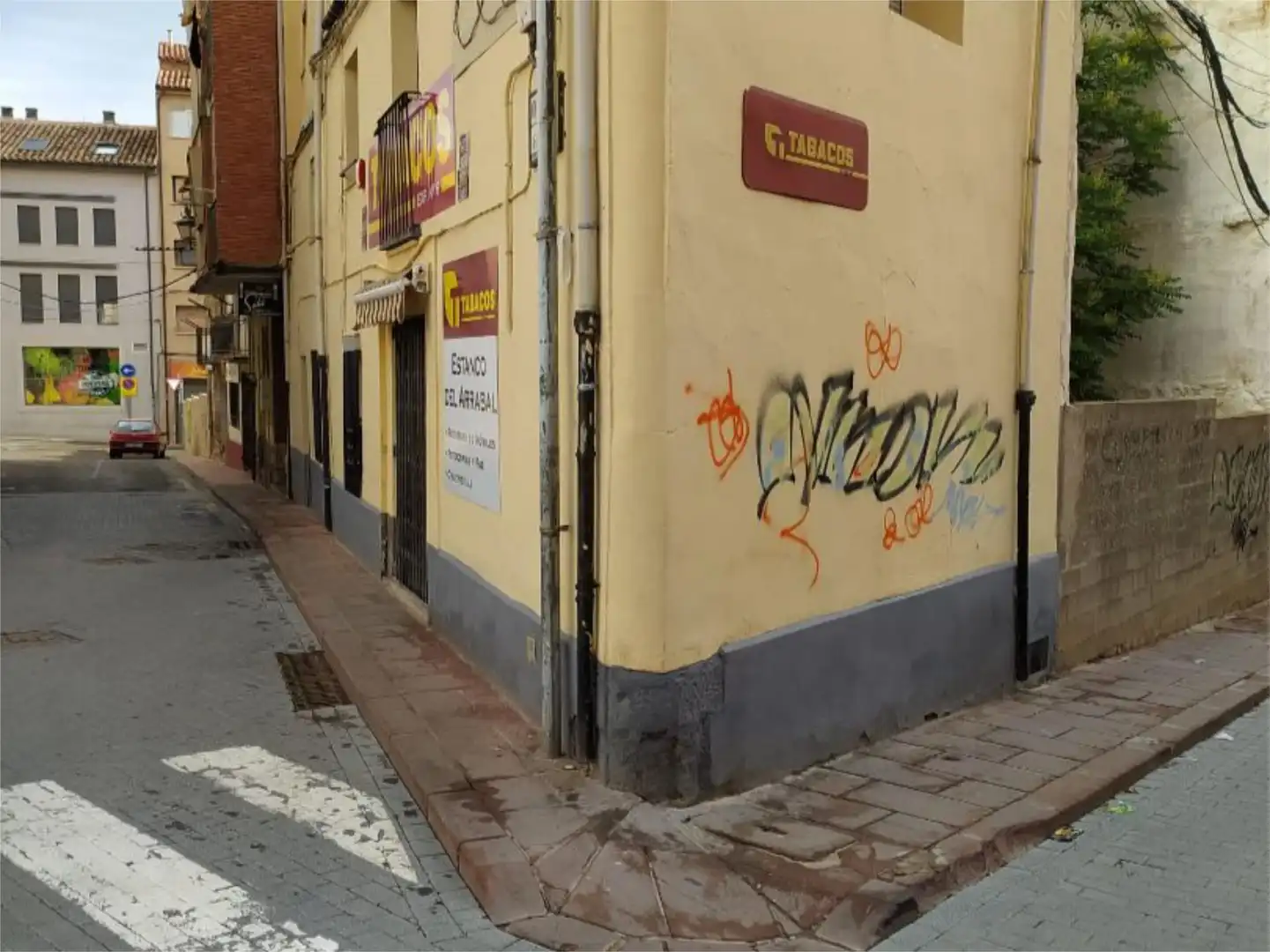 Casa adosada en venda a Calle Cuervo, 2, Arrabal - Carrel - San Julián Vista exterior de Casa adosada en venda en Teruel amb Calefacció, Terrassa i Moblat