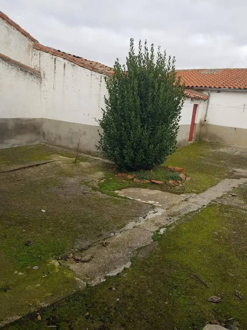 Planta baja en venta en Macotera con Calefacción y Trastero