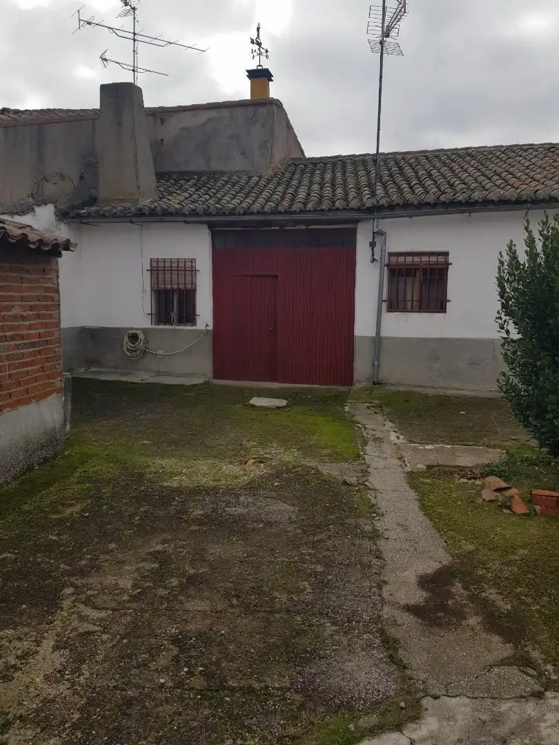 Vista exterior de Planta baja en venta en Macotera con Calefacción y Trastero