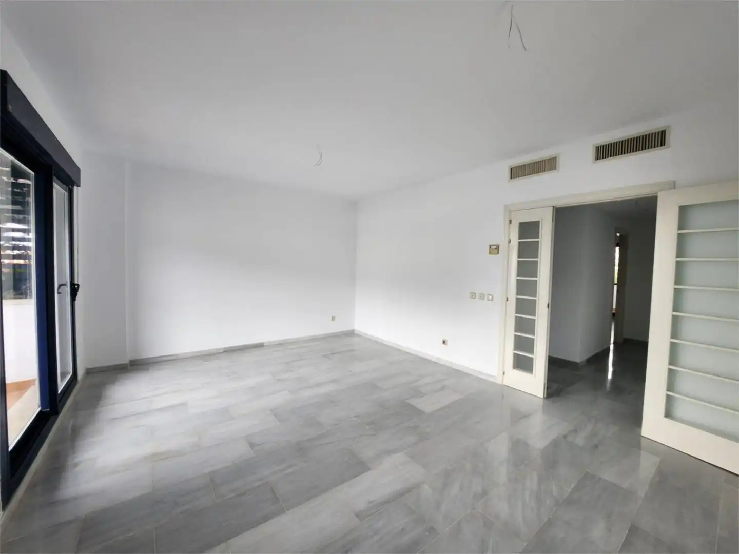 Piso de alquiler en Calle Matías Prats, 1, Puerto de Estepona Piso de alquiler en Estepona con Aire acondicionado, Calefacción y Terraza