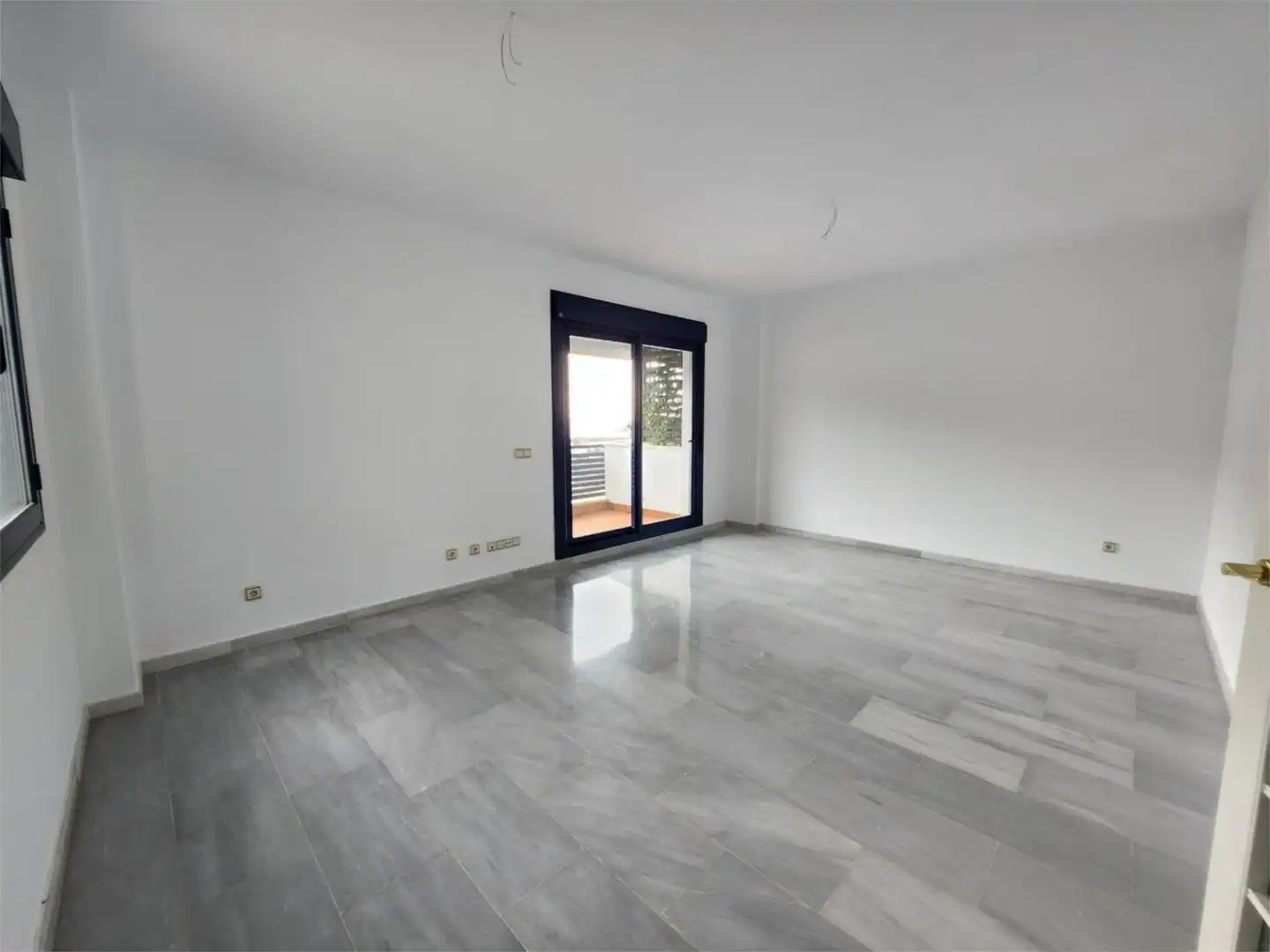 Piso de alquiler en Calle Matías Prats, 1, Puerto de Estepona Piso de alquiler en Estepona con Aire acondicionado, Calefacción y Terraza