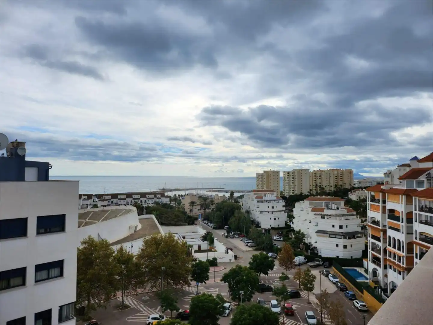 Piso de alquiler en Calle Matías Prats, 1, Puerto de Estepona Vista exterior de Piso de alquiler en Estepona con Aire acondicionado, Calefacción y Terraza
