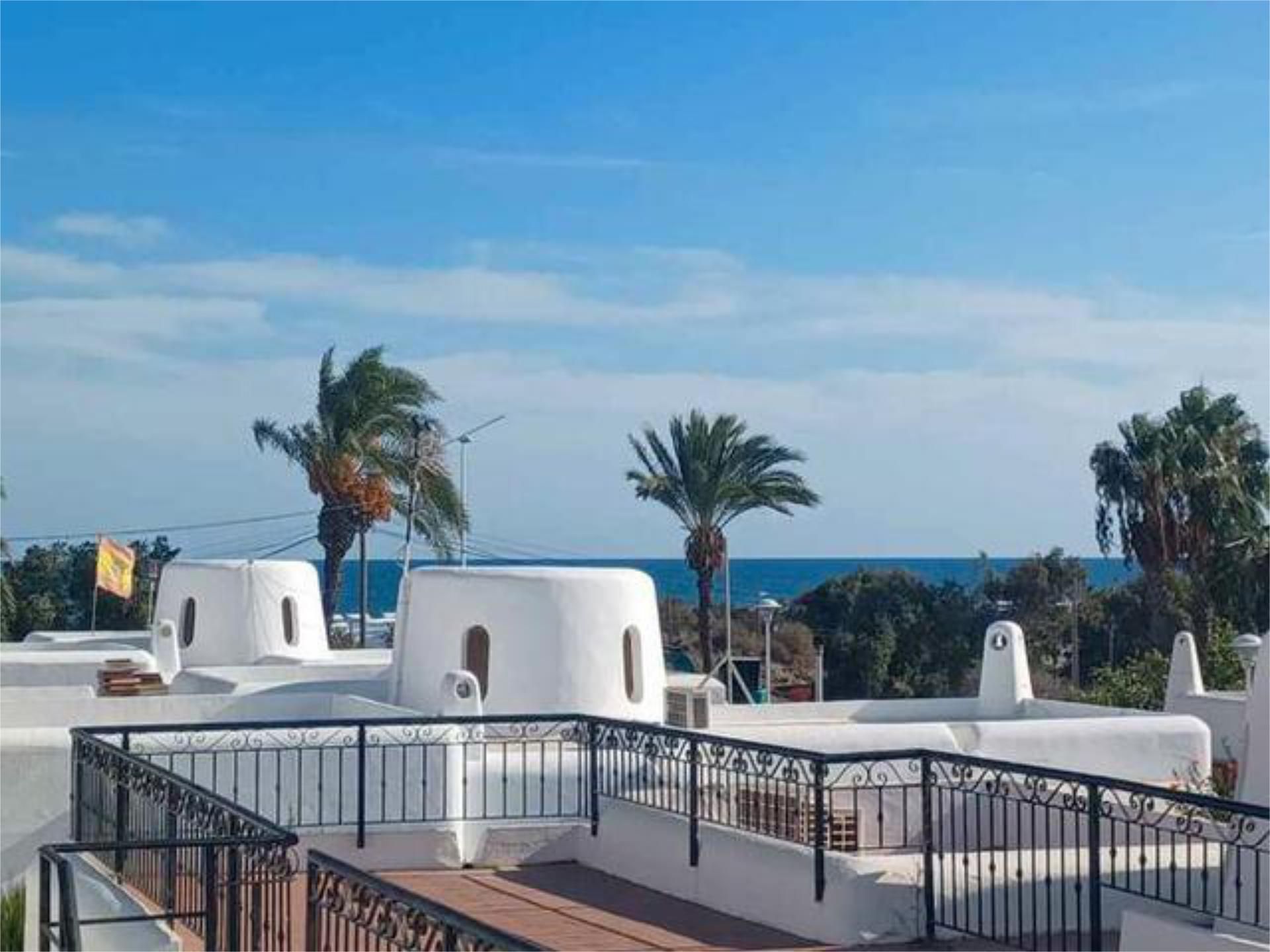 Vista exterior de Casa adosada en venda en Cuevas del Almanzora amb Jardí privat, Terrassa i Traster