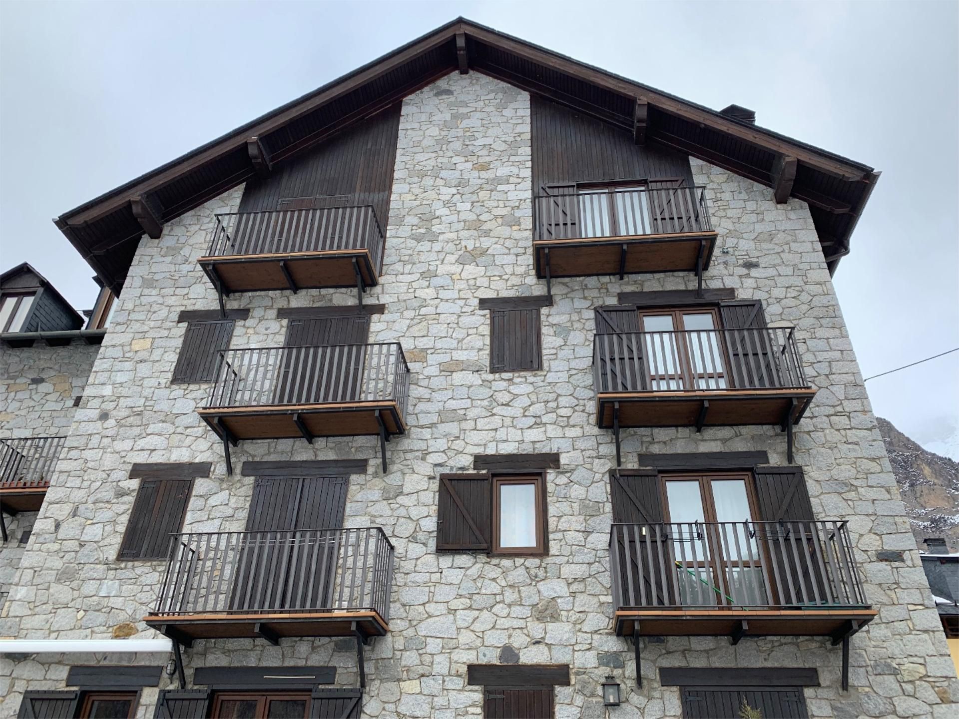 Pis en venda a Calle Mirador de Cerler, 13, Benasque Vista exterior de Pis en venda en Benasque amb Balcó