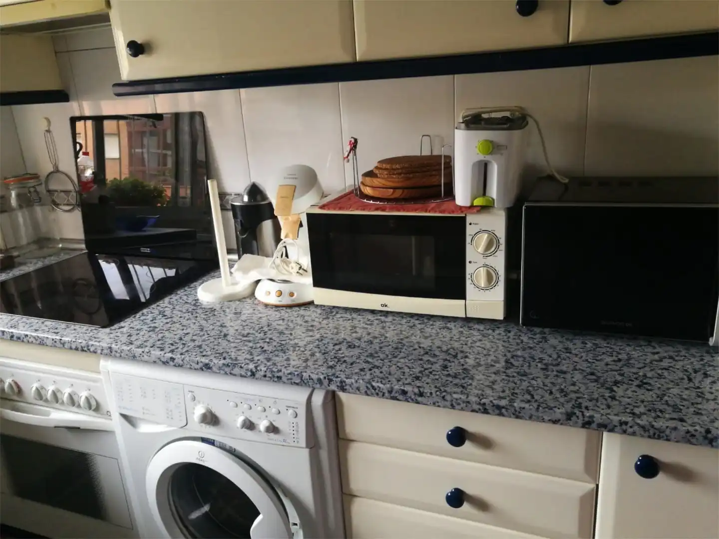 Kitchen of Flat for share in Madrid  with Furnished, Washing machine and Microwave